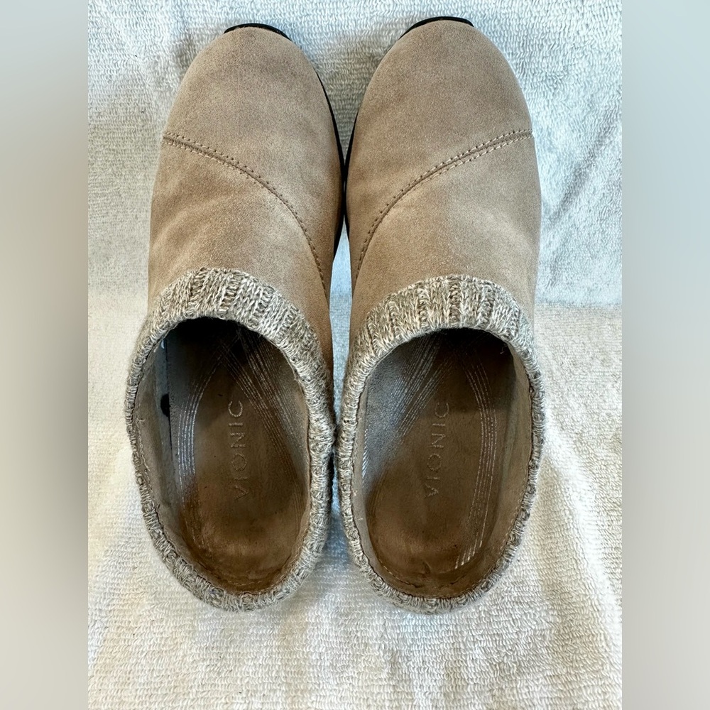 Vionic 8.5 Tan Taupe Slip-ons - Picture 2 of 7